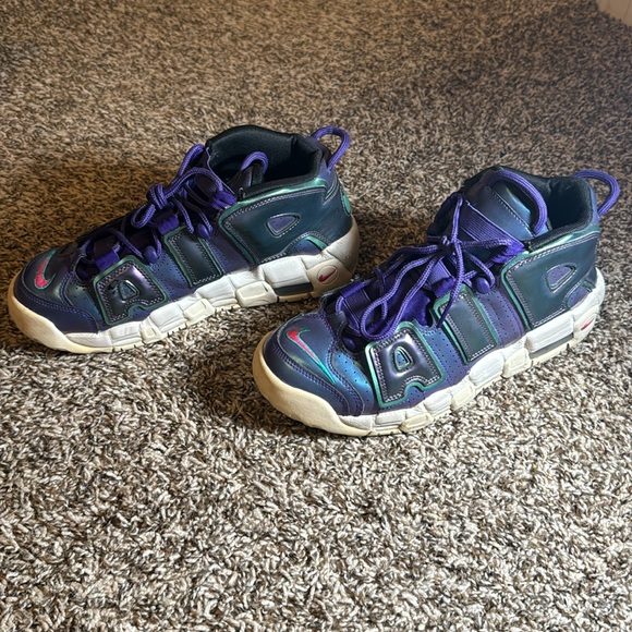 Air More Uptempo GS 'Iridescent Purple - Picture 4 of 9
